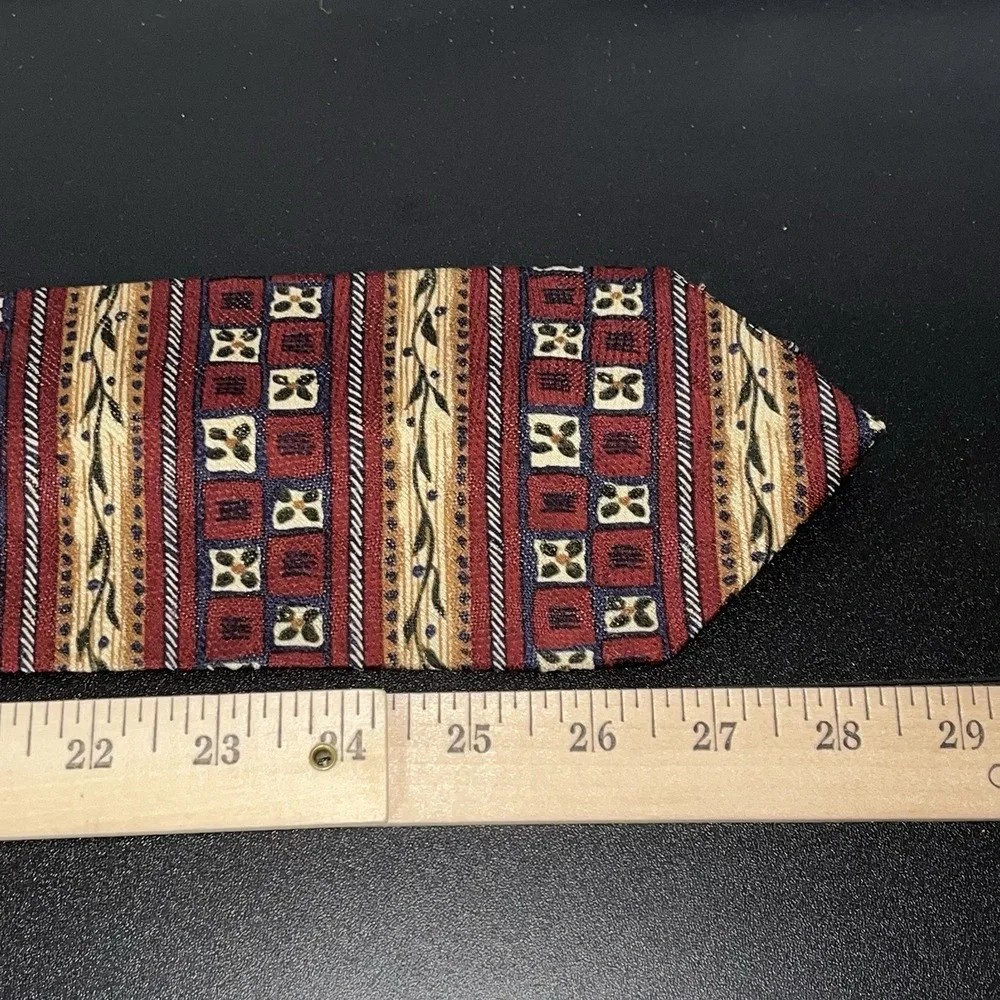 AKA Eddie Bauer Mens Vintage 100% Silk Tie Made In USA Geometric Retro Design